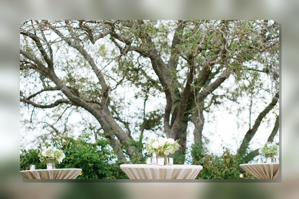 High-Top & Cocktail Tables