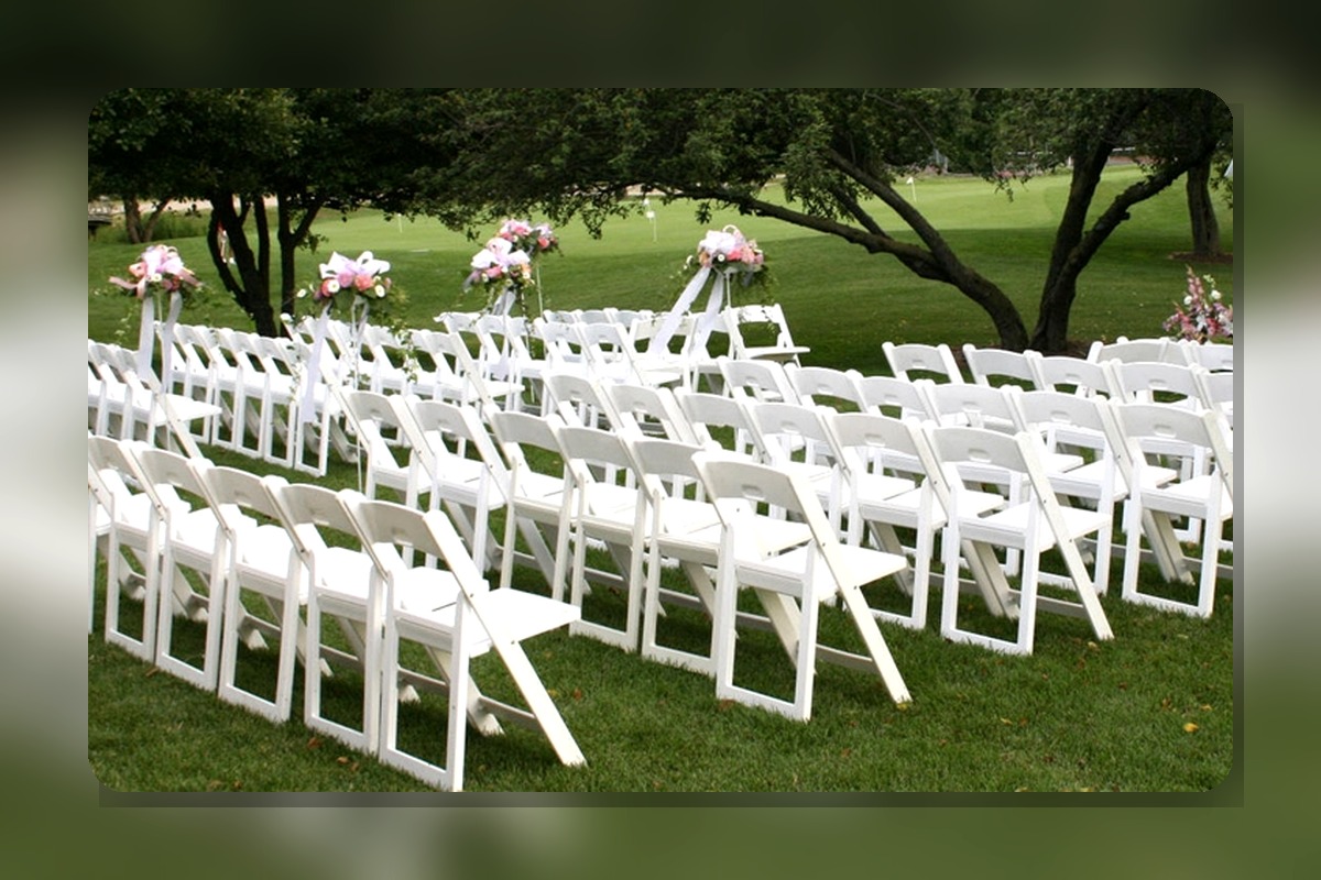 Event rental equipment for White Folding Chairs vs. Padded Garden Chairs: Which Should You Rent?
